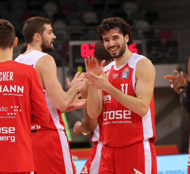 队合作的典 队合作的典